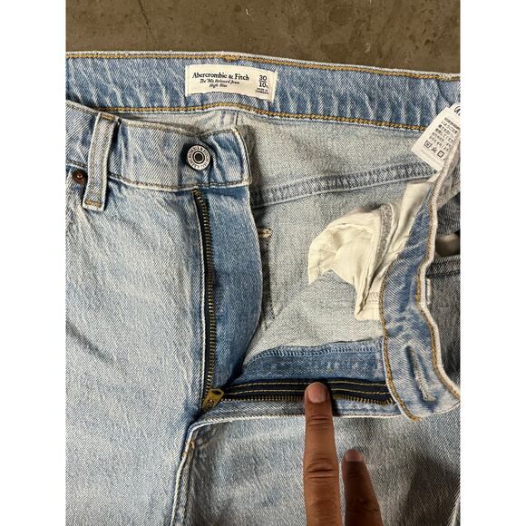 Abercrombie & Fitch - 90s Relaxed Raw Hem / 30XL/ Light wash - Picture 9 of 9